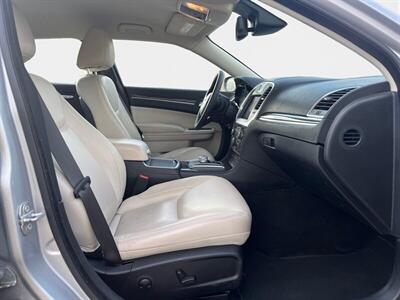 2022 Chrysler 300 Series Touring L  AWD - Photo 13 - St Albert, AB T8N 3Z7