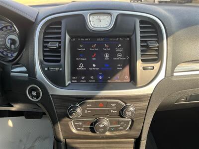 2022 Chrysler 300 Series Touring L  AWD - Photo 11 - St Albert, AB T8N 3Z7