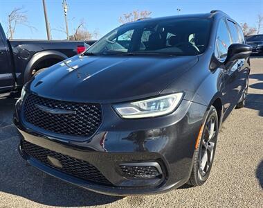 2023 Chrysler Pacifica Touring L Sunroof S package   - Photo 4 - St Albert, AB T8N 3Z7