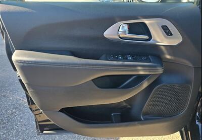 2023 Chrysler Pacifica Touring L Sunroof S package   - Photo 14 - St Albert, AB T8N 3Z7