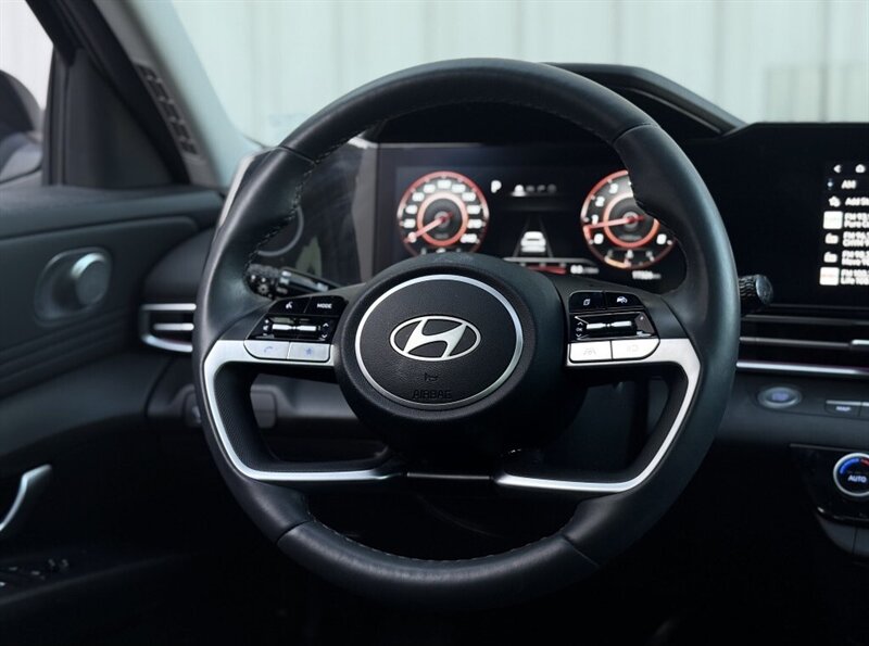 2025 Hyundai ELANTRA Preferred Tech Package - Photo 9 - Edmonton, AB T5L 2J7