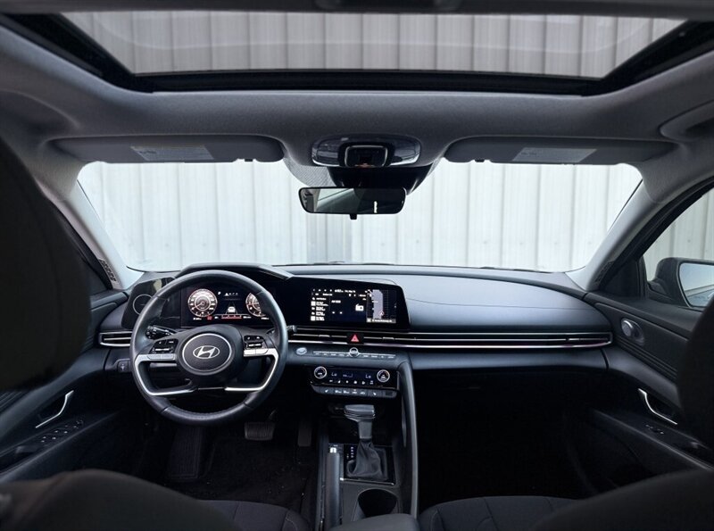 2025 Hyundai ELANTRA Preferred Tech Package - Photo 7 - Edmonton, AB T5L 2J7