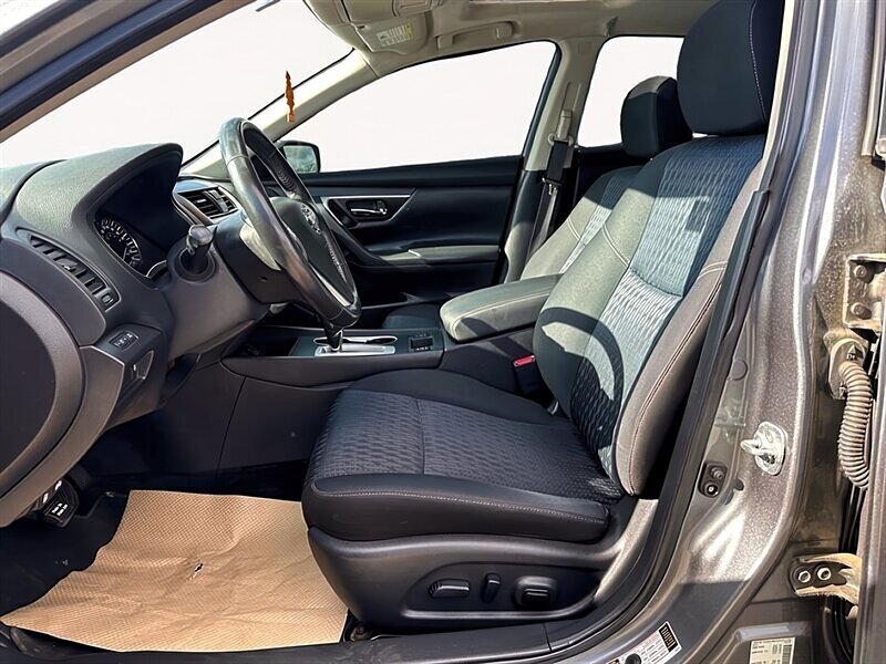 2018 Nissan Altima 2.5 SV Moonroof - Photo 13 - Edmonton, AB T5L 2J7