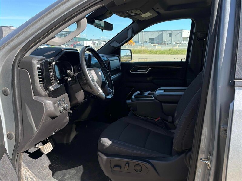 2023 Chevrolet Silverado 1500 LT Trail Boss 4x4 - Photo 9 - Edmonton, AB T5L 2J7