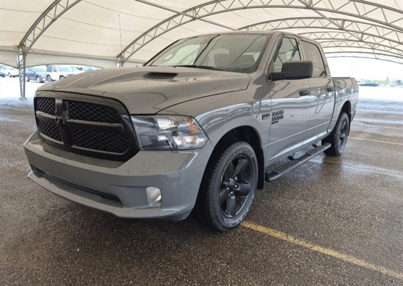 2022 RAM 1500 Express Blackout  4x4 - Photo 1 - St Albert, AB T8N 3Z7