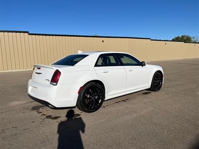 2023 Chrysler 300 Series S  AWD - Photo 8 - St Albert, AB T8N 3Z7