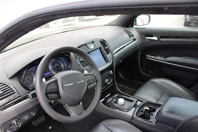 2023 Chrysler 300 Series S  AWD - Photo 8 - St Albert, AB T8N 3Z7