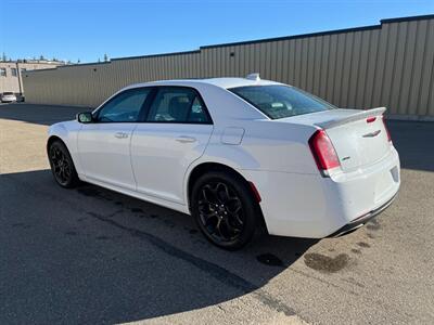 2023 Chrysler 300 Series S  AWD - Photo 6 - St Albert, AB T8N 3Z7