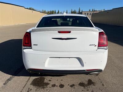 2023 Chrysler 300 Series S  AWD - Photo 7 - St Albert, AB T8N 3Z7