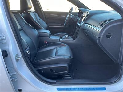 2023 Chrysler 300 Series S  AWD - Photo 12 - St Albert, AB T8N 3Z7