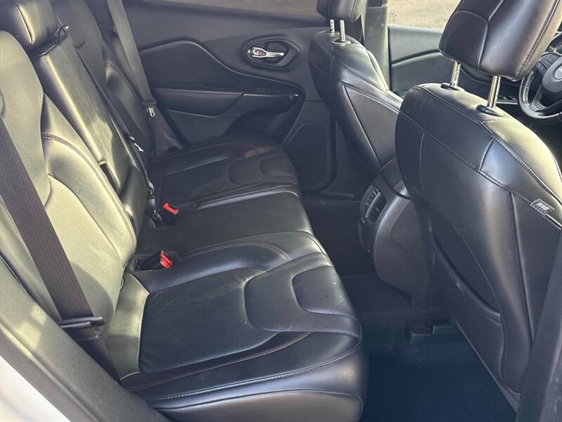 2019 Jeep Cherokee Trailhawk Elite 4x4 - Photo 14 - Edmonton, AB T5L 2J7