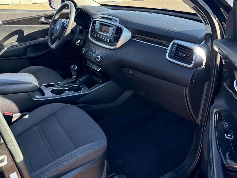 2017 Kia Sorento LX - Photo 6 - Edmonton, AB T5L 2J7