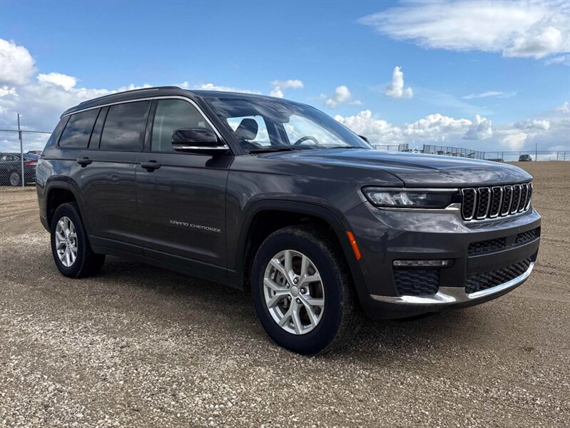 2023 Jeep Grand Cherokee L Limited 4x4 - Photo 4 - St Albert, AB T8N 3Z7