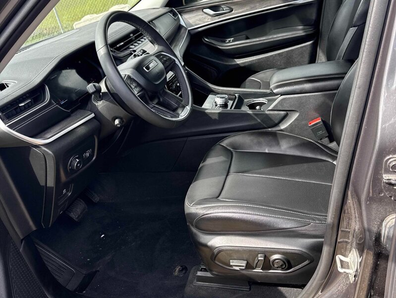 2023 Jeep Grand Cherokee L Limited 4x4 - Photo 10 - St Albert, AB T8N 3Z7