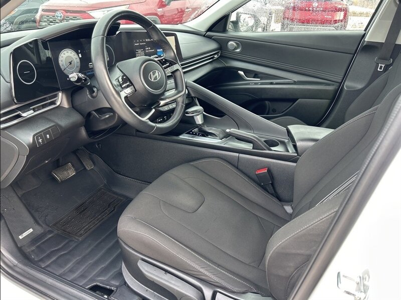 2025 Hyundai ELANTRA Preferred Tech Package - Photo 10 - Edmonton, AB T5L 2J7