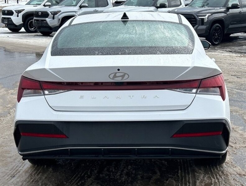 2025 Hyundai ELANTRA Preferred Tech Package - Photo 8 - Edmonton, AB T5L 2J7