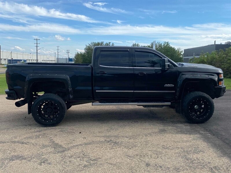 2019 Chevrolet Silverado 2500 High Country 6.6L 8cyl, Diesel - Photo 4 - Edmonton, AB T5L 2J7