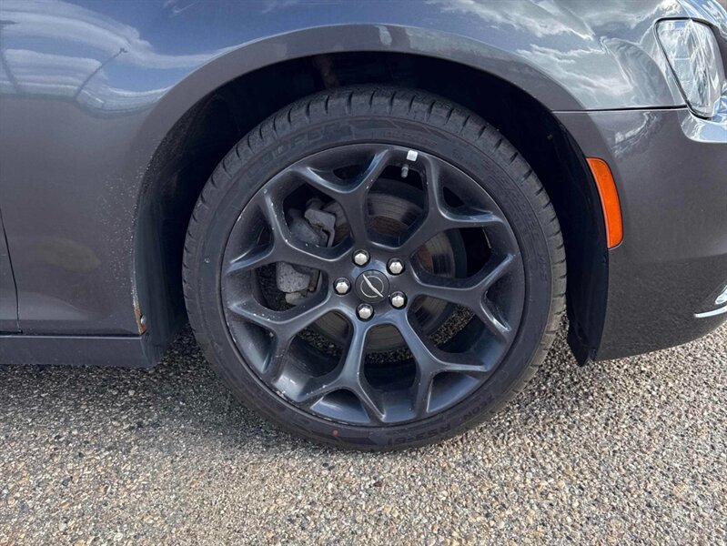 2019 Chrysler 300 Series S - Photo 13 - Acheson, AB T7X 5A3