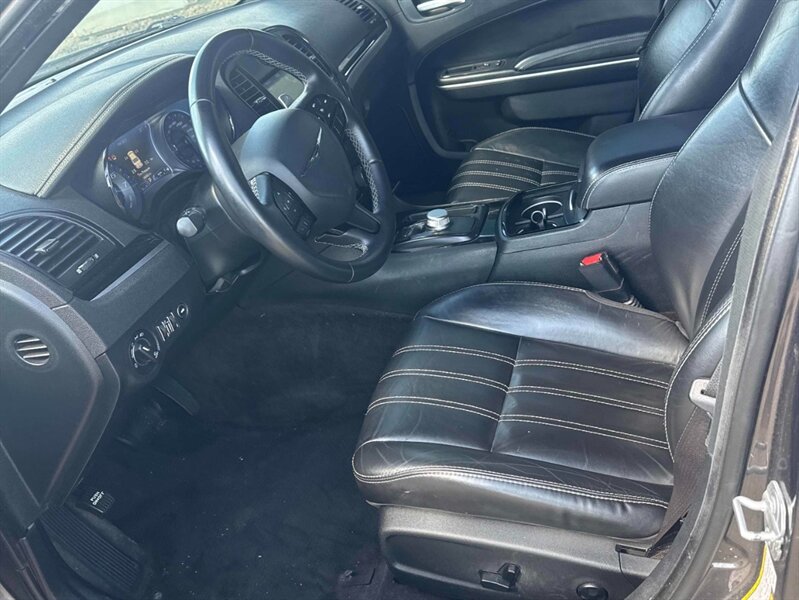 2019 Chrysler 300 Series S - Photo 8 - Acheson, AB T7X 5A3