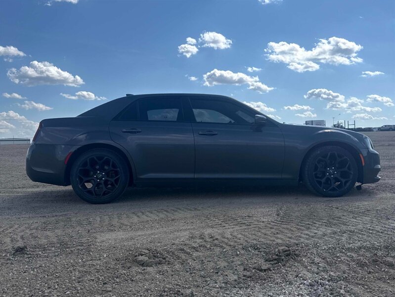 2019 Chrysler 300 Series S - Photo 7 - Acheson, AB T7X 5A3