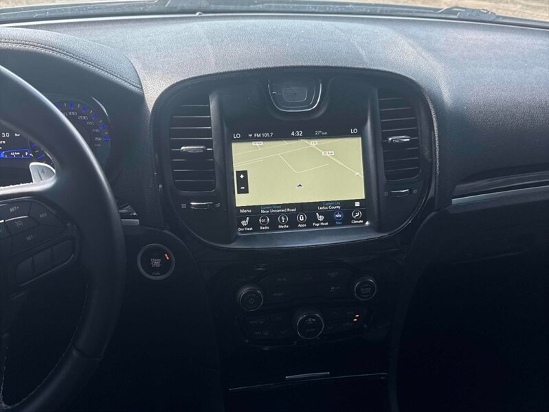 2019 Chrysler 300 Series S - Photo 10 - Acheson, AB T7X 5A3