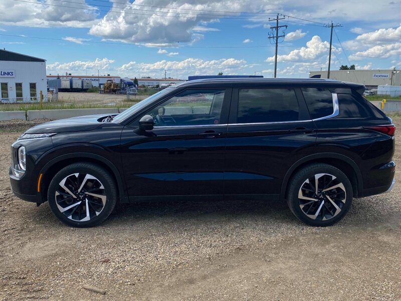 2023 Mitsubishi Outlander LE AWD - Photo 2 - St Albert, AB T8N 3Z7