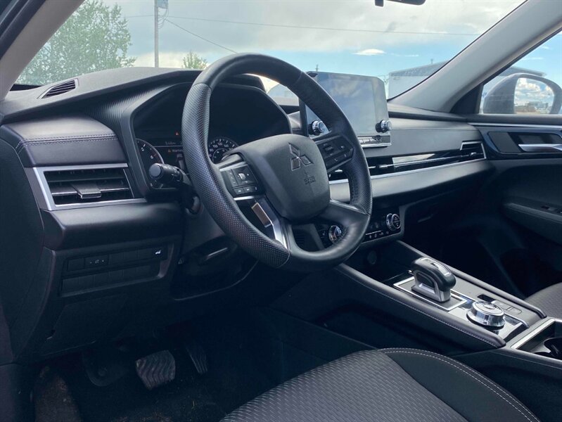 2023 Mitsubishi Outlander LE AWD - Photo 9 - St Albert, AB T8N 3Z7