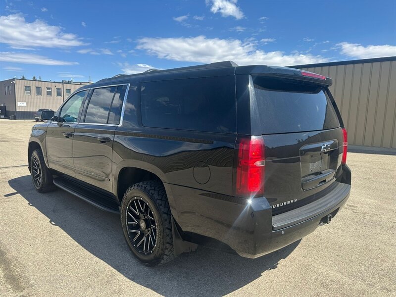 2018 Chevrolet Suburban LS 4x4 - Photo 7 - St Albert, AB T8N 3Z7