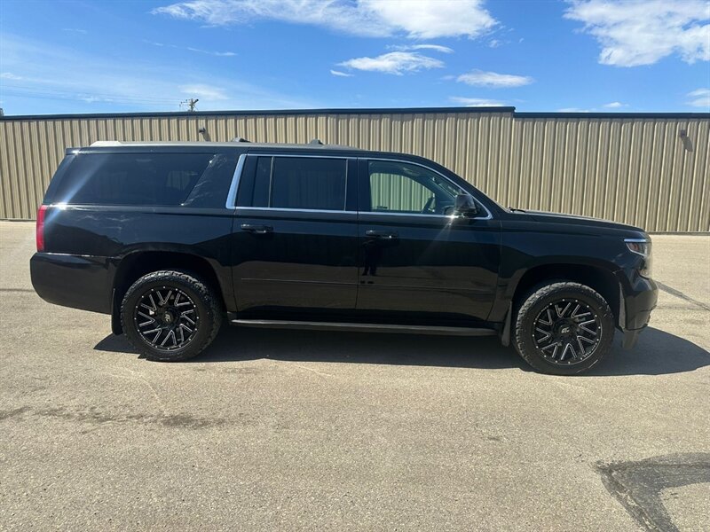 2018 Chevrolet Suburban LS 4x4 - Photo 5 - St Albert, AB T8N 3Z7