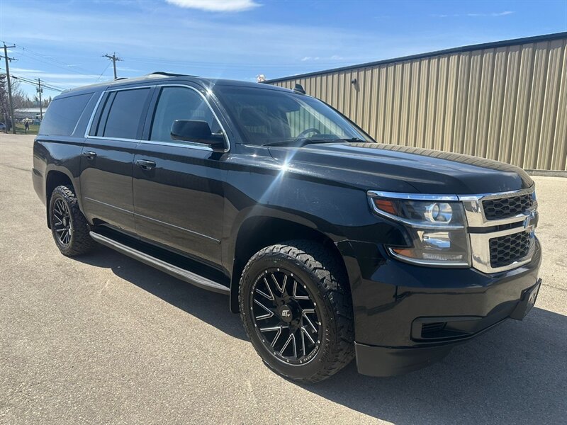 2018 Chevrolet Suburban LS 4x4 - Photo 4 - St Albert, AB T8N 3Z7