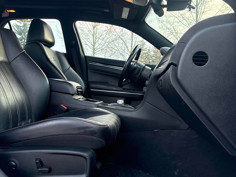 2022 Chrysler 300 Series S - Photo 9 - Acheson, AB T7X 5A3