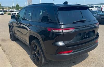 2023 Jeep Grand Cherokee Limited Black Pack  4x4 - Photo 7 - St Albert, AB T8N 3Z7