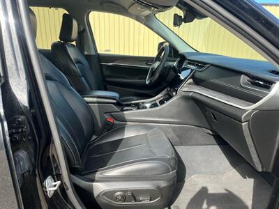 2023 Jeep Grand Cherokee Limited Black Pack  4x4 - Photo 14 - St Albert, AB T8N 3Z7