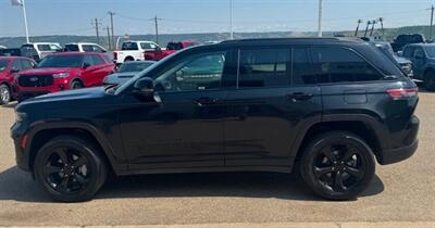 2023 Jeep Grand Cherokee Limited Black Pack  4x4 - Photo 3 - St Albert, AB T8N 3Z7