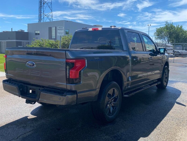 2022 Ford F-150 Lightning Pro Electric - Photo 7 - Edmonton, AB T5L 2J7