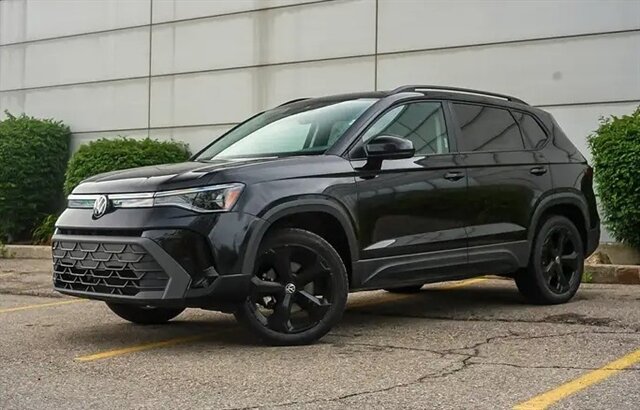 2025 Volkswagen Taos Comfortline Black Edition 4Motion  AWD - Photo 1 - Edmonton, AB T5L 2J7