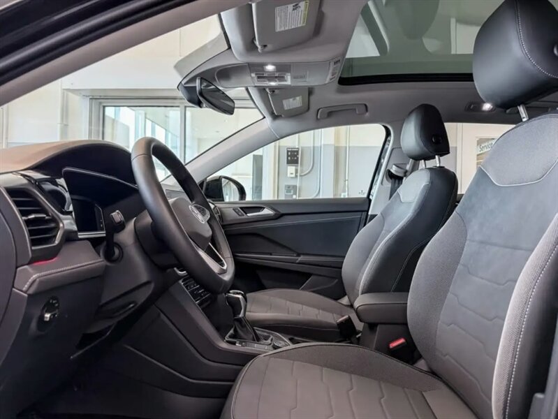 2025 Volkswagen Taos Comfortline Black Edition 4Motion AWD - Photo 6 - Edmonton, AB T5L 2J7