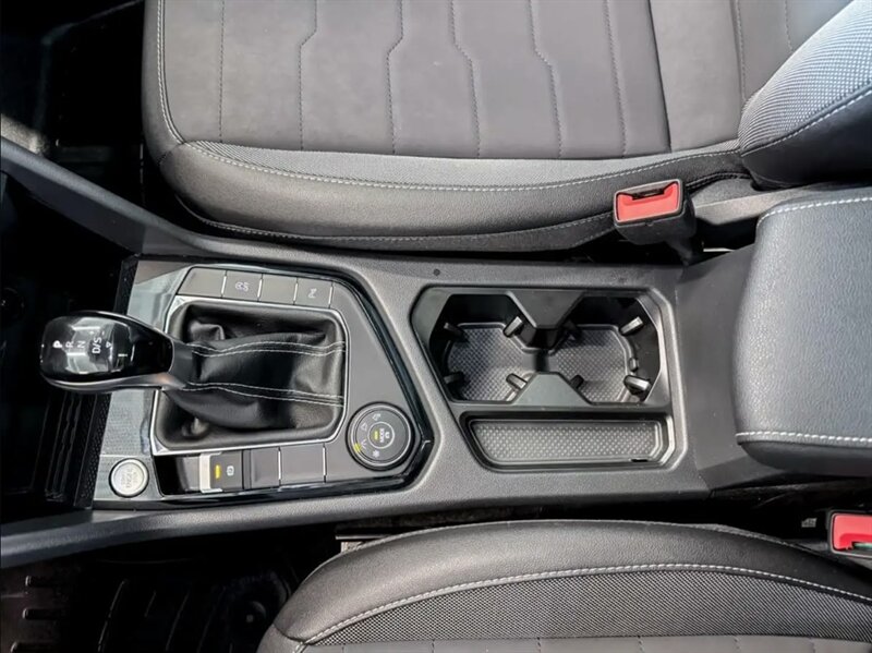 2025 Volkswagen Taos Comfortline Black Edition 4Motion AWD - Photo 9 - Edmonton, AB T5L 2J7