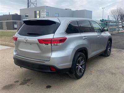 2019 Toyota Highlander LE AWD 8 PASSENGER   - Photo 6 - Edmonton, AB T5L 2J7