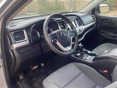 2019 Toyota Highlander LE AWD 8 PASSENGER   - Photo 9 - Edmonton, AB T5L 2J7