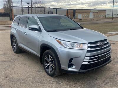 2019 Toyota Highlander LE AWD 8 PASSENGER   - Photo 2 - Edmonton, AB T5L 2J7