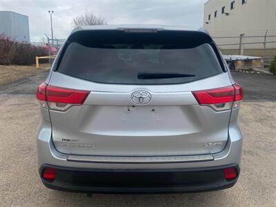 2019 Toyota Highlander LE AWD 8 PASSENGER   - Photo 8 - Edmonton, AB T5L 2J7