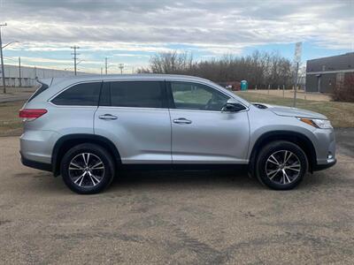 2019 Toyota Highlander LE AWD 8 PASSENGER   - Photo 3 - Edmonton, AB T5L 2J7