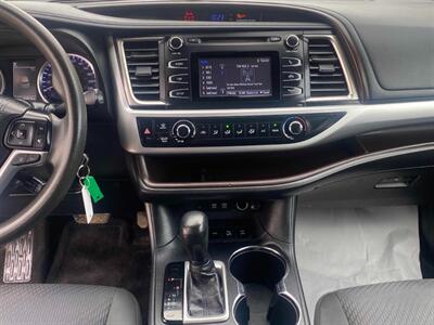 2019 Toyota Highlander LE AWD 8 PASSENGER   - Photo 13 - Edmonton, AB T5L 2J7