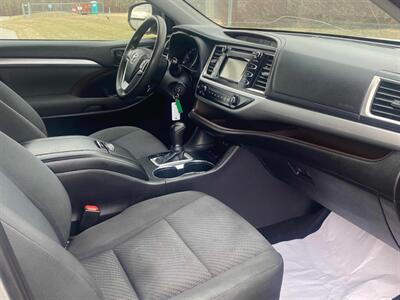 2019 Toyota Highlander LE AWD 8 PASSENGER   - Photo 10 - Edmonton, AB T5L 2J7