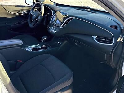 2022 Chevrolet Malibu LT   - Photo 10 - Edmonton, AB T5L 2J7