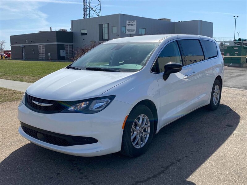 2024 Chrysler Grand Caravan SXT   - Photo 1 - Edmonton, AB T5L 2J7