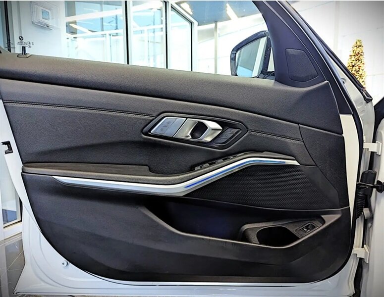 2020 BMW 330i xDrive M Sport Package AWD - Photo 16 - St Albert, AB T8N 3Z7