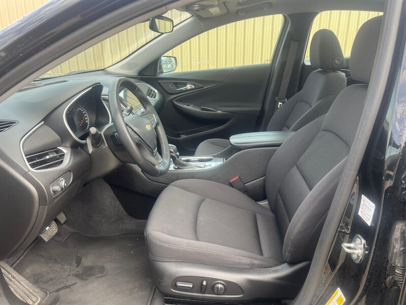 2024 Chevrolet Malibu LT Midnight Edition - Photo 10 - St Albert, AB T8N 3Z7