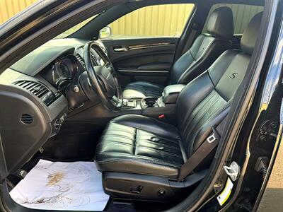 2018 Chrysler 300 Series S   - Photo 13 - St Albert, AB T8N 3Z7